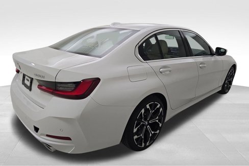 Certified 2025 BMW 330i xDrive Sedan w/ Convenience Package image 9