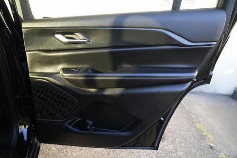 Used 2023 Jeep Grand Cherokee L Laredo image 35