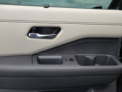 New 2025 Nissan Pathfinder SL image 12