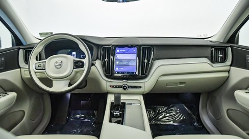 Certified 2025 Volvo XC60 T8 Plus w/ Protection Package Premier image 15