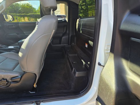 Used 2020 Toyota Tacoma SR image 19