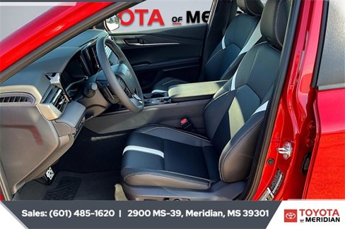 Used 2025 Toyota Camry SE image 18