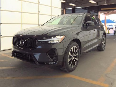 Certified 2025 Volvo XC60 B5 Plus image 3