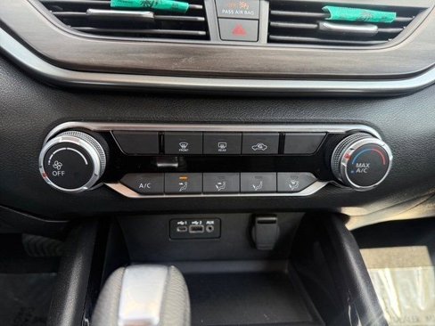 Used 2024 Nissan Altima 2.5 SV image 22