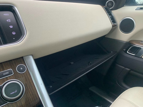 Used 2016 Land Rover Range Rover Sport HSE image 39