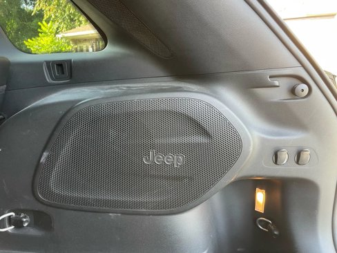 Used 2019 Jeep Cherokee Limited image 49