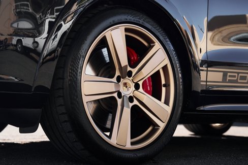 Used 2025 Porsche Cayenne GTS image 9