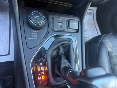 Certified 2023 Jeep Cherokee Altitude Lux w/ Lux Elite Package image 17