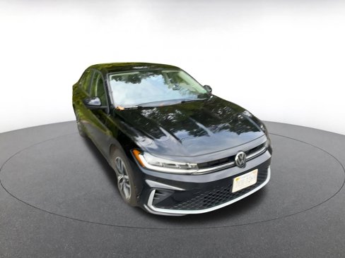 Used 2025 Volkswagen Jetta SE image 1
