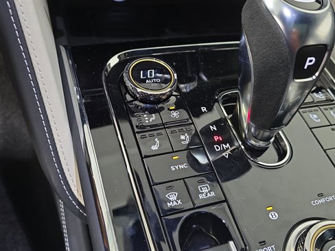New 2025 Bentley Flying Spur Plug-In Hybrid image 18