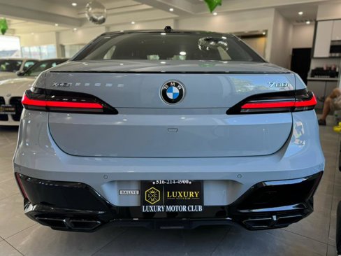 Used 2024 BMW 760i xDrive w/ Premium Package 2 image 7