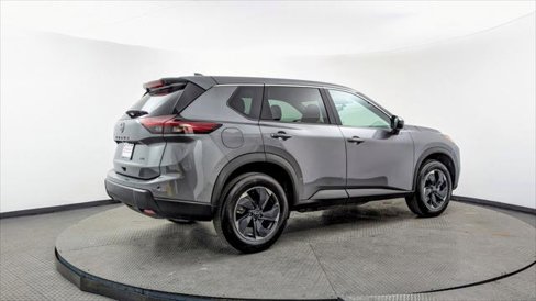 Used 2025 Nissan Rogue SV image 7