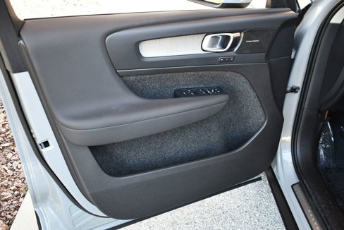 Used 2024 Volvo XC40 B5 Plus image 36