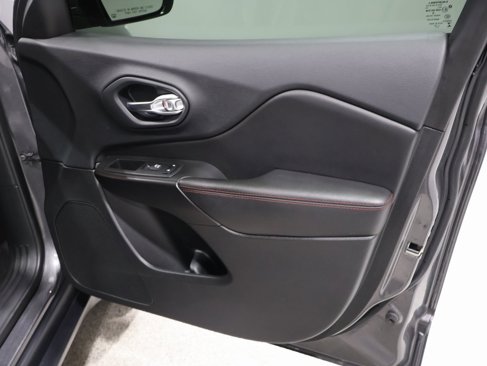 Used 2019 Jeep Cherokee Trailhawk w/ Comfort/Convenience Group image 25