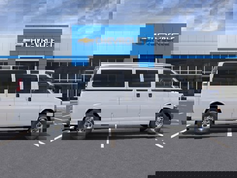 New 2025 Chevrolet Express 3500 LT image 5