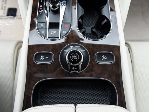 New 2025 Bentley Bentayga image 38
