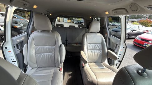 Used 2015 Toyota Sienna XLE Premium image 10