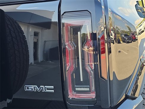 New 2026 GMC Hummer EV SUV w/ LPO, Dark Essentials Package image 10