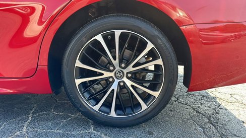 Used 2019 Toyota Camry SE image 14