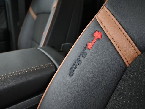 New 2025 GMC Canyon AT4 w/ Nightfall Edition image 22