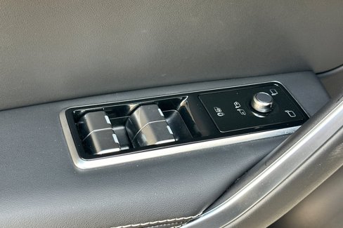 Used 2025 Jaguar F-PACE R-Dynamic S image 11