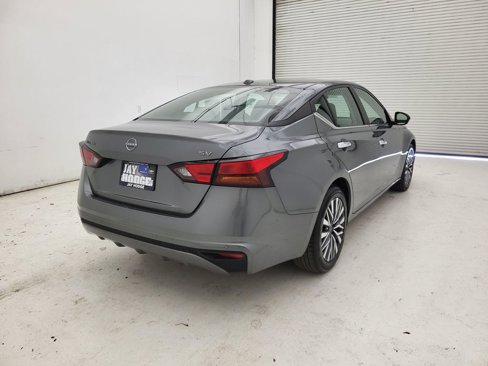 Used 2024 Nissan Altima 2.5 SV image 11