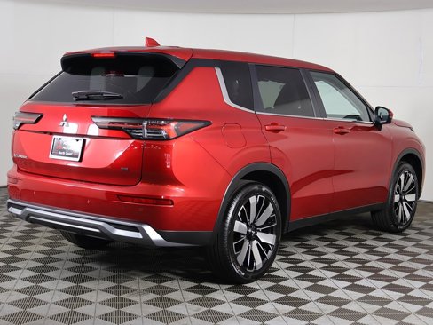 New 2025 Mitsubishi Outlander SE image 13