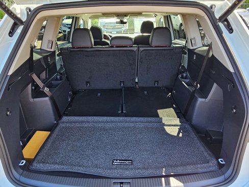 New 2025 Volkswagen Atlas Peak Edition SE image 25
