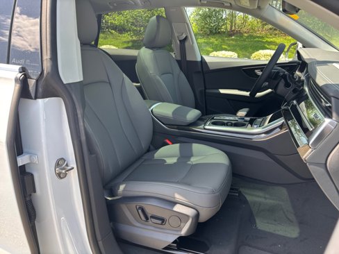 New 2025 Audi Q8 Premium image 27
