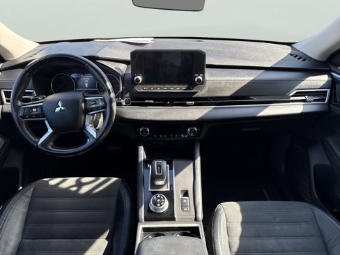 Used 2022 Mitsubishi Outlander SE image 12
