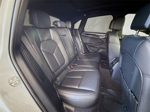 Certified 2024 Porsche Macan image 21