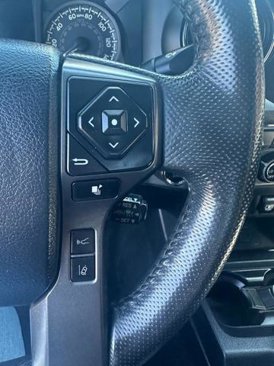 Used 2018 Toyota Tacoma TRD Sport w/ Technology Package image 12