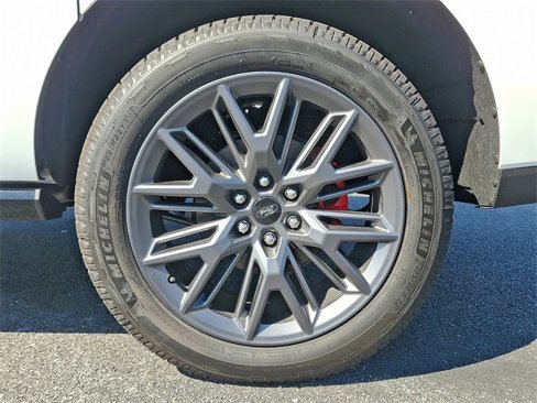 New 2025 Ford Expedition Max Platinum image 5