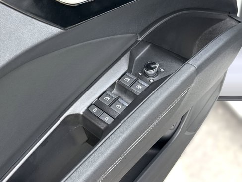 New 2025 Audi Q4 e-tron Prestige image 25