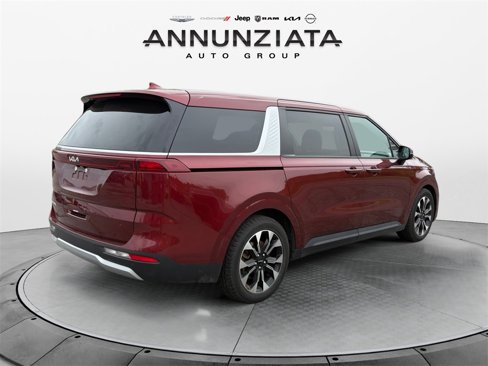 Used 2024 Kia Carnival EX image 5
