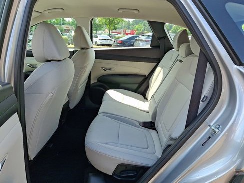 Used 2025 Hyundai Tucson SE image 13