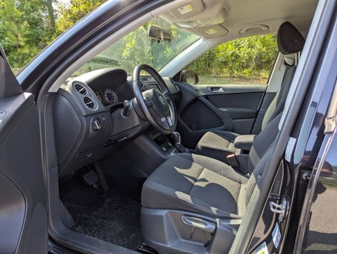 Used 2017 Volkswagen Tiguan Limited w/ Premium Package image 12