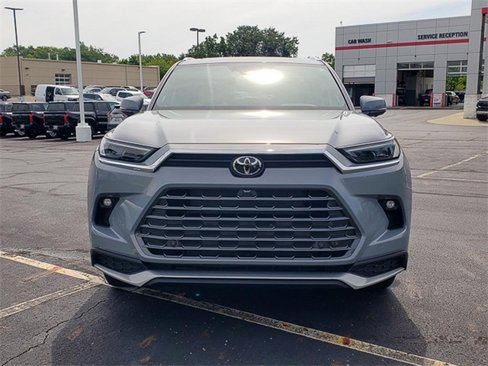 Used 2025 Toyota Grand Highlander AWD Hybrid image 2