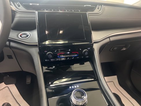 New 2025 Jeep Grand Cherokee L Altitude image 10
