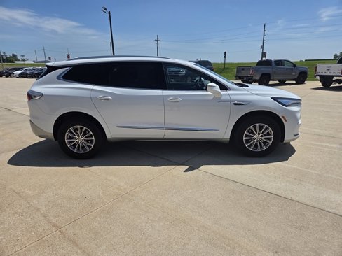 Used 2024 Buick Enclave Premium image 2