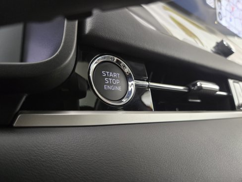 New 2025 Mitsubishi Outlander SE image 26