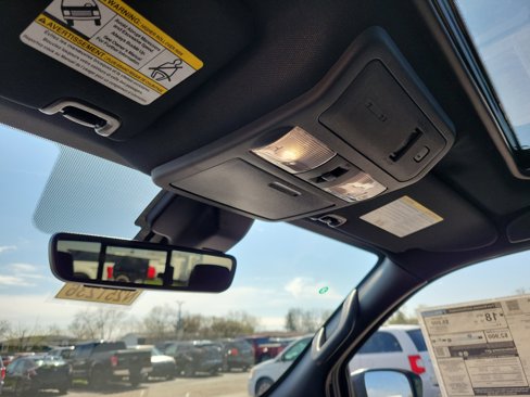 Used 2025 Nissan Frontier PRO-4X image 30