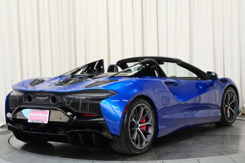 Used 2025 McLaren Artura Spider image 9
