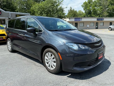 Used 2019 Chrysler Pacifica L image 3