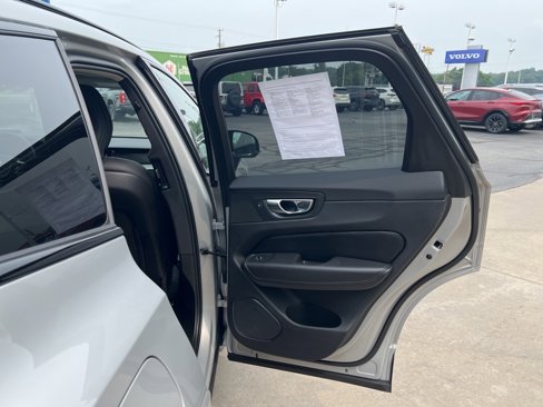 Certified 2025 Volvo XC60 B5 Plus image 31