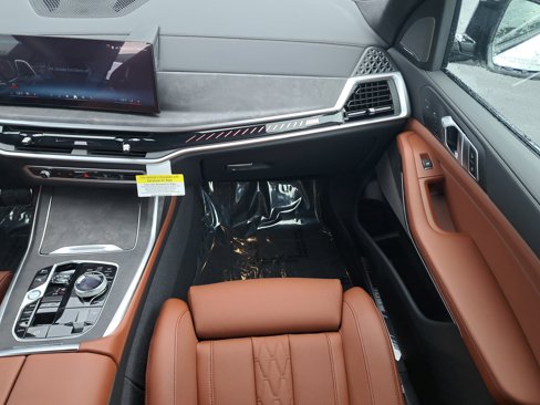 New 2026 BMW X7 M60i image 13