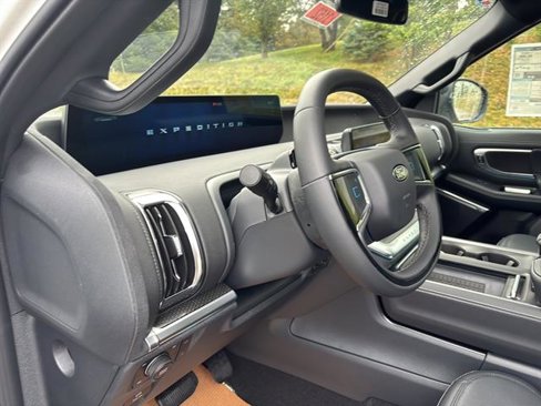 New 2025 Ford Expedition Max Platinum image 12