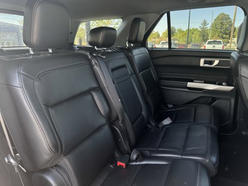 Used 2023 Ford Explorer XLT w/ Equipment Group 202A image 12