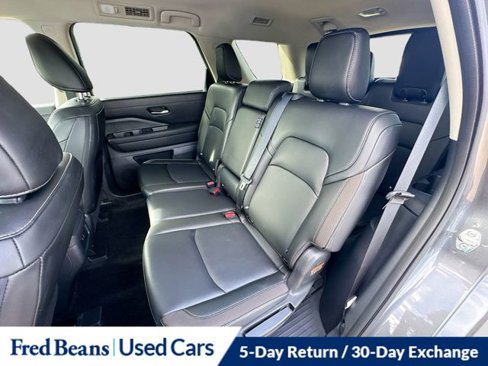 Used 2024 Nissan Pathfinder SL w/ Black Appearance Package image 25