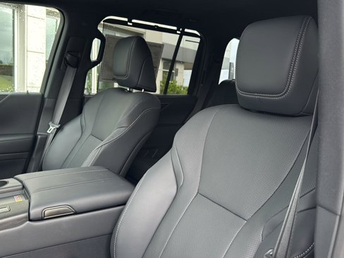 New 2025 Lexus LX 600 4WD w/ Luxury Package image 28